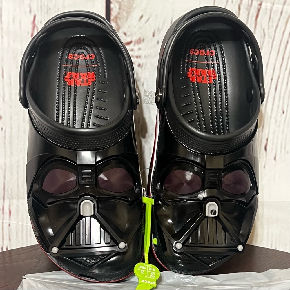 CROCS x Star Wars Darth Vader Classic Clogs - Black mens size 7